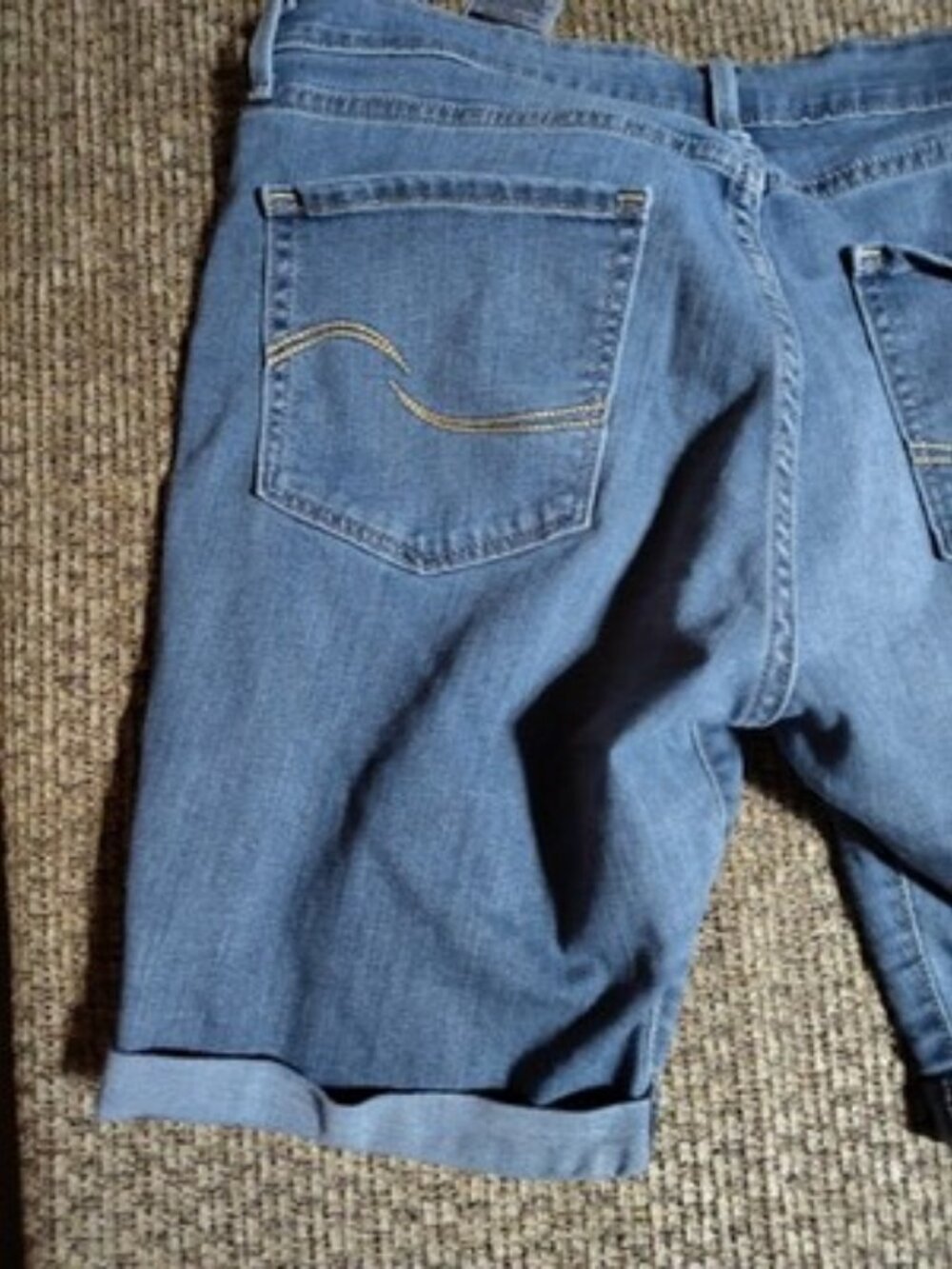 Signature Levi Strauss Modern Bermuda 9" Cuffed Shorts, Sz 14 Mid Wash Stretch - Picture 7 of 9